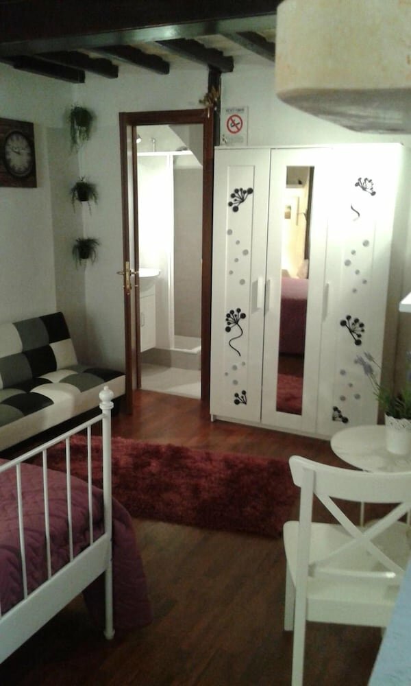 Vesta Domus - Guest House B&b con camere dove dormire vicino al Colosseo