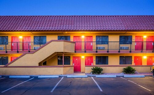 Rodeway Inn Tempe, Забронировать Отель Пруд в Темпе Phoenix Metropolitan Area