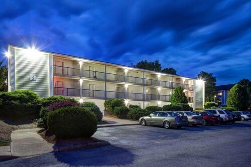 Campus Lodge Gate - Canandaigua, Book Hotel  