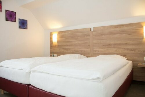 Hotel & Restaurant Schützenburg, Забронировать Отель Буршайд Северный Рейн-Вестфалия