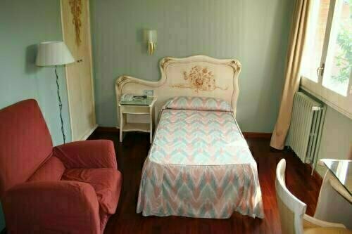 Hotel Robert, Prenota Hotel La Pobla de Claramunt L'Anoia