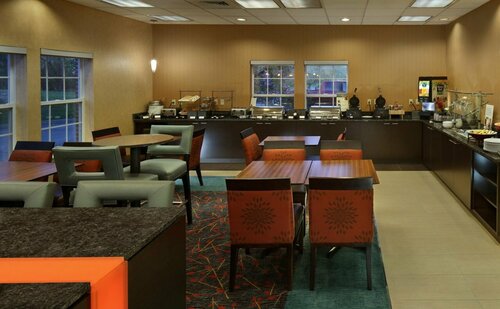 Residence Inn Mystic Groton, Забронировать Отель Отели Мистика с парковкой, рядом с Корабль Чарльза У. Моргана в морском порту Мистик, Парковка