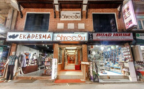 Hotel Shreesu, Забронировать Отель Отели Катманду с парковкой, рядом с Garden of Dreams, Парковка