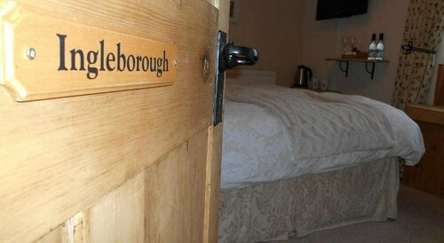 Brookhouse Guest House, Book Pension Hoteller i Yorkshire Moors med parkering, Parkering