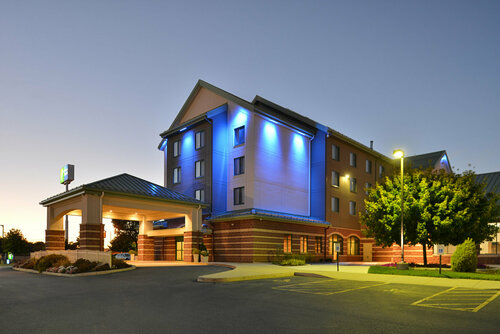 Holiday Inn Express Breezewood, an IHG Hotel, Prenota Hotel Breezewood Pennsylvania