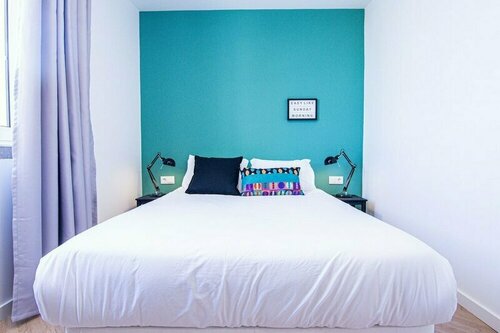 Hostellicious Studio, Забронировать Отель Отели Фару с парковкой, рядом с Театр A Companhia de Teatro do Algarve, Парковка