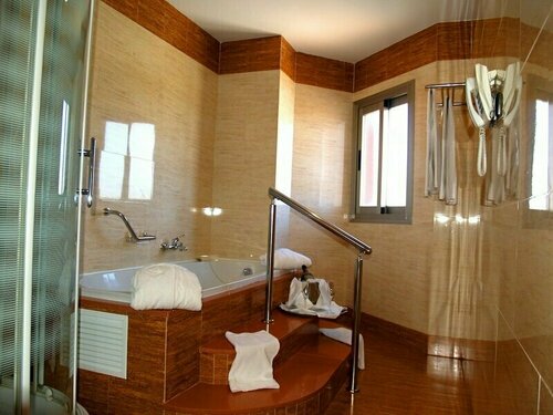Hotel Montera Plaza, Забронировать Отель Лос Барриос Los Alcornocales Natural Park
