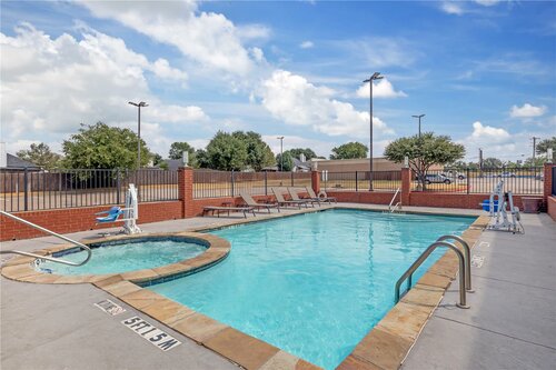 Best Western Plus Lake Dallas Inn & Suites, Забронировать Отель Лейк-Даллас Dallas - Fort Worth Metropolitan Area
