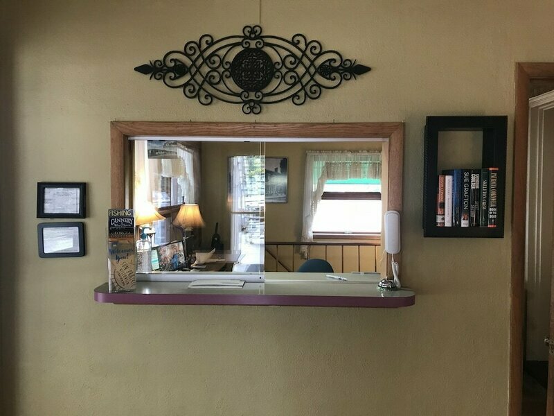 McGoverns Hotel and Suites