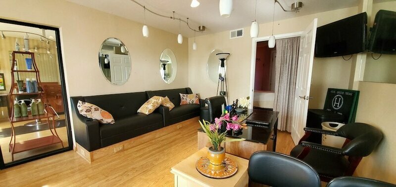 Rogue Regency Inn & Suites