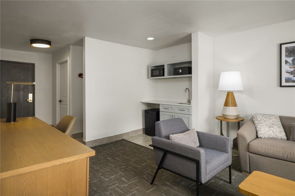Holiday Inn Express Hotel & Su