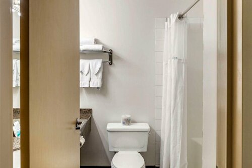 Quality Inn & Suites Edmonton International Airport, Varaa Hotelli Hotellit Central Alberta aamiaisella, Aamiainen