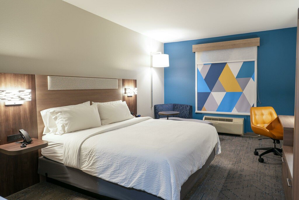 Holiday Inn Express & Suites Dallas Southwest-Cedar Hill