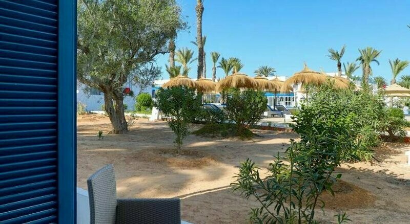 Hari Club Beach Resort