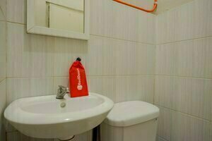 RedDoorz near Stasiun Tawang Semarang