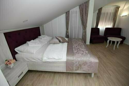 Apis Hotel, Забронировать Отель Отели Требине с завтраком, рядом с Bazen Bregovi Public Beach, Завтраки