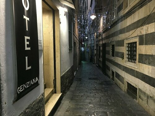 Hotel Genziana, Забронировать Отель Исторический центр Генуи Генуя, рядом с Национальная лигурийсская галерея при Дворце Спинола