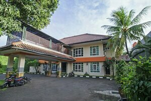 RedDoorz @ Pejaten Raya, Réserver Hôtel Hôtels à Jakarta avec parking, Parking