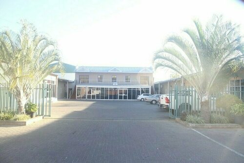 City Inn Lodge, Забронировать Отель Отели Франсистаун с парковкой, рядом с Grand Plaza Mall Francistown, Парковка