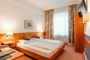 Hotel Markgraf, Забронировать Отель Клостернойбург Винервальд