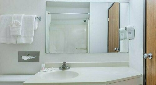 Super 8 by Wyndham Irving DFW Airport/South, Забронировать Отель Ирвинг Dallas - Fort Worth Metropolitan Area