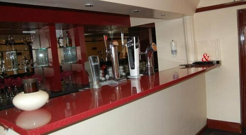 Yellow Mountain Hotel, Забронировать Отель Отели Скегнесс 3 звезды, рядом с Театр Embassy Theatre, 3*