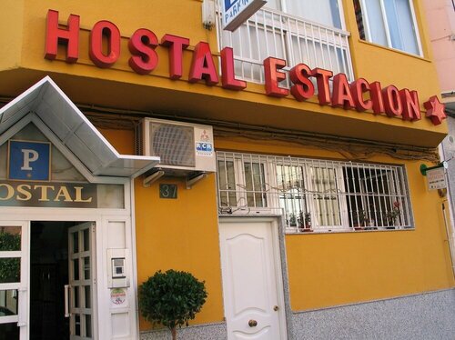 Hostal Estación, Забронировать Хостел Отели Альмерия с парковкой, рядом с Nacimiento del rio Guadalquivir, Парковка