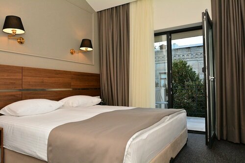 Hotel Garnet Tbilisi, Забронировать Отель Отели Тбилиси с парковкой, рядом с Тависуплебис моедани, Парковка