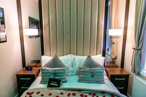 Aphrodite Suites, Забронировать Отель Брэдфорд Западный Йоркшир, рядом с Театр «Альгамбра»