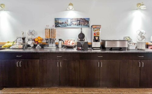 Ramada By Wyndham Kirkland Lake, Rezerwuj Hotel Kirkland Lake Ontario
