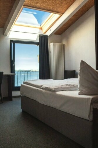 Hotel Alter Hafenspeicher, Забронировать Апарт-отель Штральзунд Мекленбург-Померания