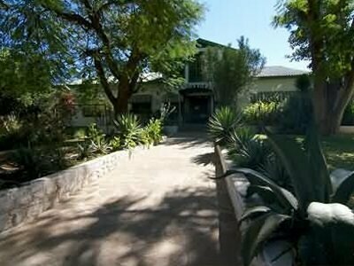 Corona Guest Farm, Book Landbrugsophold Hoteller i Windhoek med parkering, Parkering