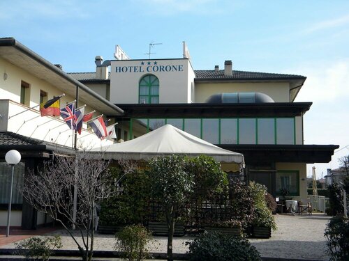 Hotel Corone, Забронировать Отель Отели Каерано-ди-Сан-Марко с парковкой, Парковка