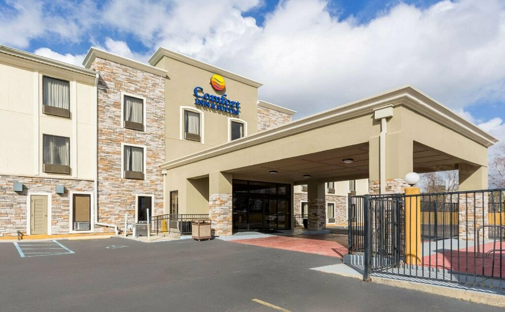 Comfort Inn & Suites Airport