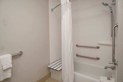 Holiday Inn Express Hotel & Suites Biloxi- Ocean Springs by IHG, Забронировать Отель Оушен-Спрингс Миссисипи - побережье