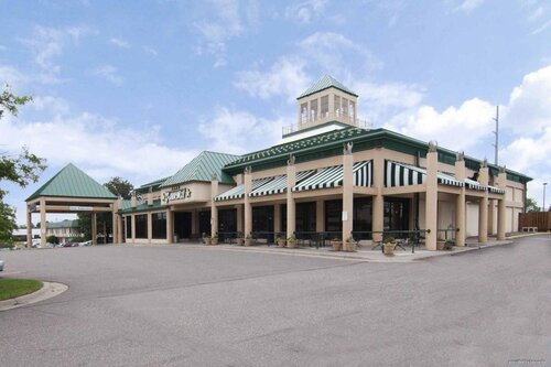 Ramada by Wyndham Plymouth Hotel & Conference Center, Забронировать Отель Плимут Twin Cities, рядом с Millennium Garden