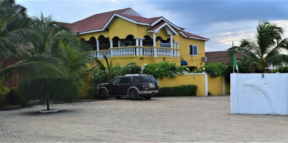 Coconut Pointe Villa & Beach Resort