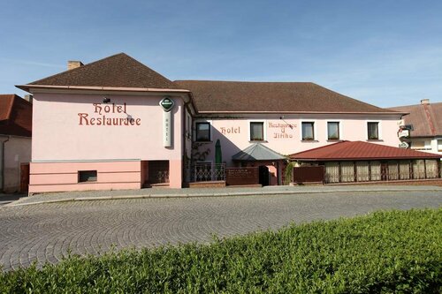 Hotel U Jiřího, Book Hotel Hoteller i Central Bohemia med parkering, Parkering