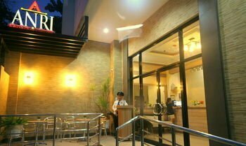 Anri Pension House, Reservar Hotel Hotéis em Cebu com Estacionamento, Estacionamento