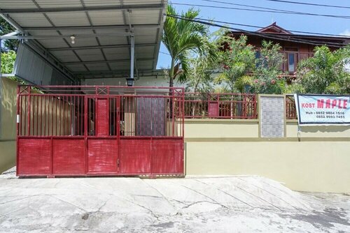 Rumah Kost MAPLE Winangun, Rezervați Pensiune Hoteluri în Sulawesi cu parcare, Parcare