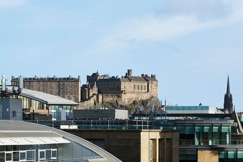 Moxy Edinburgh, Забронировать Отель Мерчистон Эдинбург, рядом с Gambado