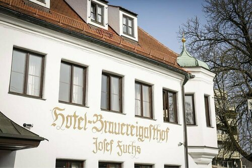 Hotel-Brauereigasthof Josef Fuchs, Book Hotel Neusaess Germany