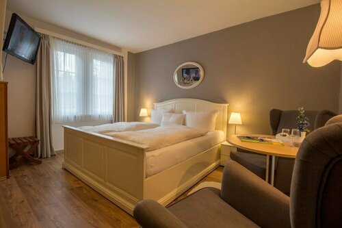 Pension Trautheim - Am Stadtpark, Забронировать Отель Отели в центре Бад-Гарцбург, в центре, Парковка, Завтраки