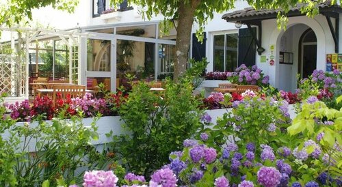 Logis Hôtel Emeraude des Bois, Забронировать Отель Мимизан-Плаж Côte landaise