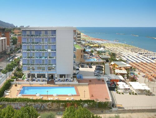 Hotel Majestic, Забронировать Отель Отели Ривьеры Романьола с питанием, Пансион
