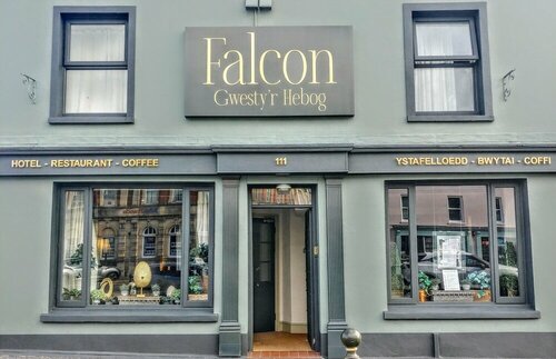 Falcon Hotel, Забронировать Отель Отели в центре Кармартена, в центре