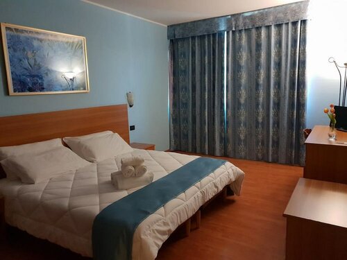 Risthotel Airport, Забронировать Отель Отели Фольяно-Редипулья 3 звезды, 3*