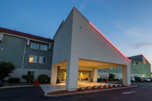 Red Roof Inn PLUS+ Boston - Logan, Забронировать Отель Отели Массачусетса с парковкой, Парковка