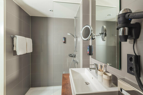 Holiday Inn - the niu, Pax Berlin Airport by IHG, 预订 酒店 柏林 德国