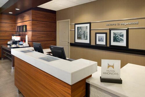 La Quinta Inn & Suites Bel Air, Buchen Sie Hotel Bel Air Maryland